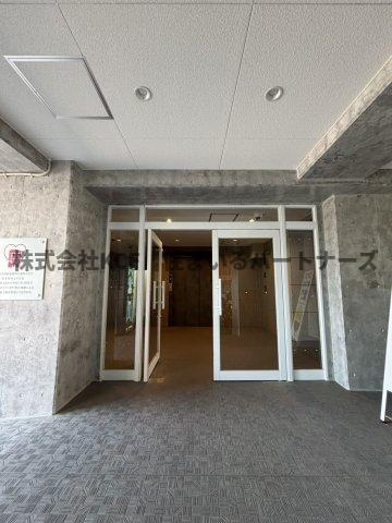組坂ビルNo8のエントランス