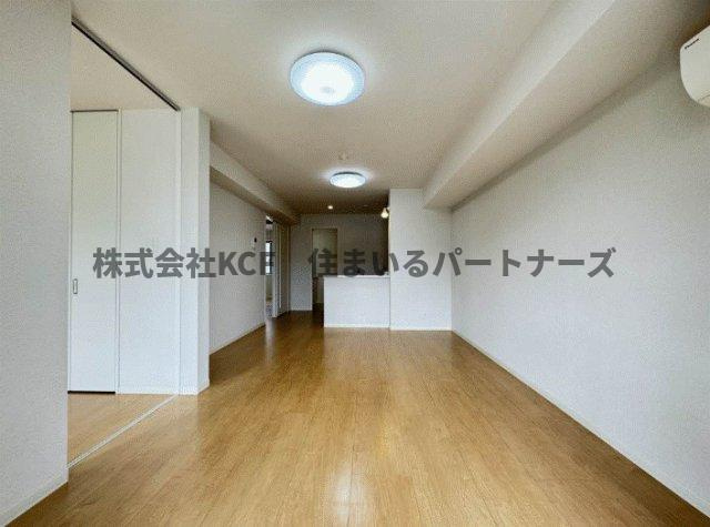 MAST東櫛原Cの居間・リビング|大きなものも収納できそうです