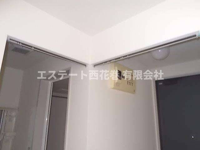 フェリースＫⅢのその他|玄関、洗面所とキッチンの間にドアはありませんがカーテンレールがあるので目隠しできます。