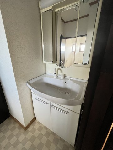 ルナハイツ Part 2の洗面所|三面鏡洗面台