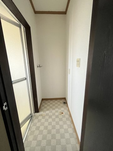 ルナハイツ Part 2の洗面所|洗濯機置き場