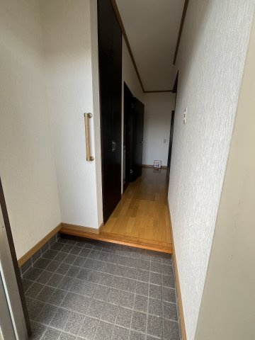 ルナハイツ Part 2の玄関|手すりがございます