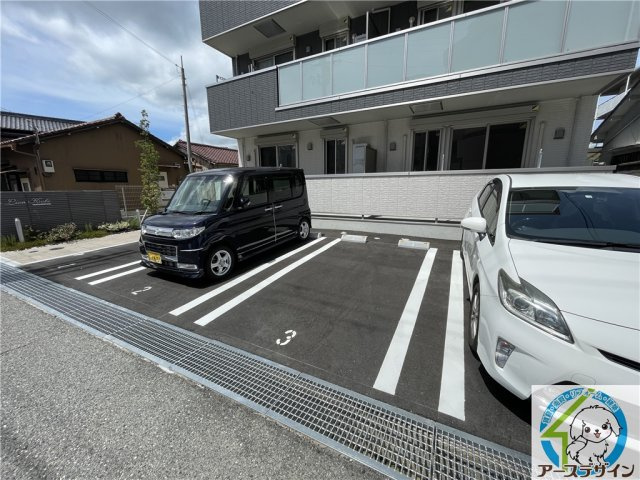 ル・リアン神戸の駐車場