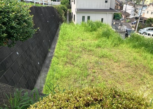 【外観】 | 土地購入を検討されている場合、境界杭がない状態で購入してしまうと境界確定測量をする必要があり、費用がかかります。購入の前に、売主、隣土地所有者立ち合いのもと境界を確定し境界杭を設置するのがベストです。