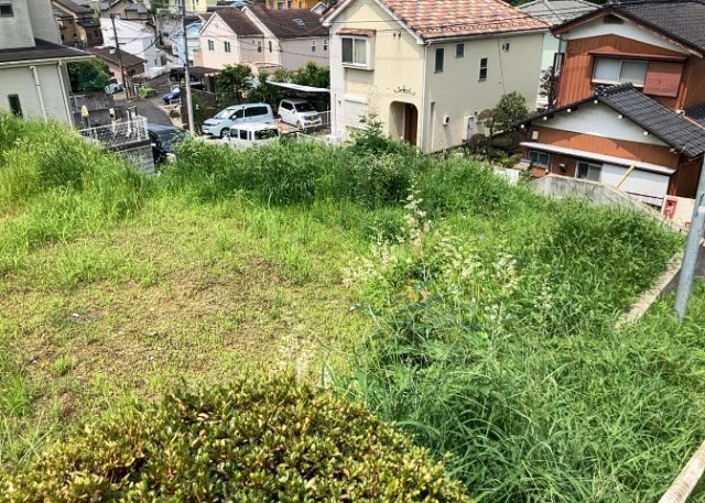 【外観】 | 家を建てる前提で土地を探している場合、地盤の丈夫さは譲れない条件の一つです。地盤が脆弱だと追加工事が必要となります。また、過去に地盤沈下や液状化現象を起こした土地は、できるだけ避けた方がいいでしょう。