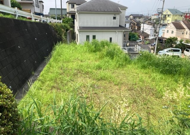 【外観】 | 人が暮らすうえで日光は大切な要素となります。日当たりの良さは譲れないポイントですね。併せて近くに大きな建築物の建築予定がないか、あるいはそれが可能な土地が近くにないか事前に確認することもお勧めします。