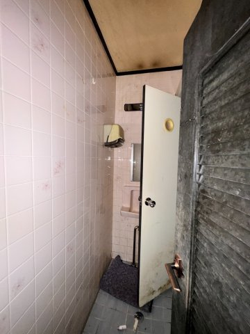 日立市鹿島町1丁目　テナントビルの玄関