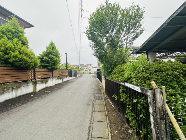 石岡市石岡　《古民家風》中古戸建の前面道路含む現地写真