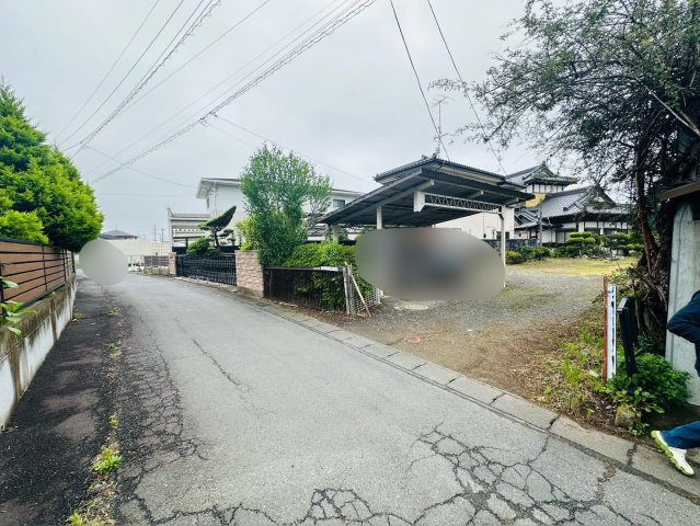 石岡市石岡　《古民家風》中古戸建の前面道路含む現地写真