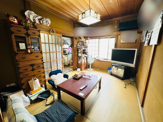 石岡市石岡　《古民家風》中古戸建の居間・リビング