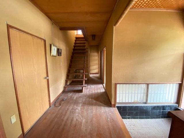 【5LDK】　土浦市東崎町　中古戸建の玄関