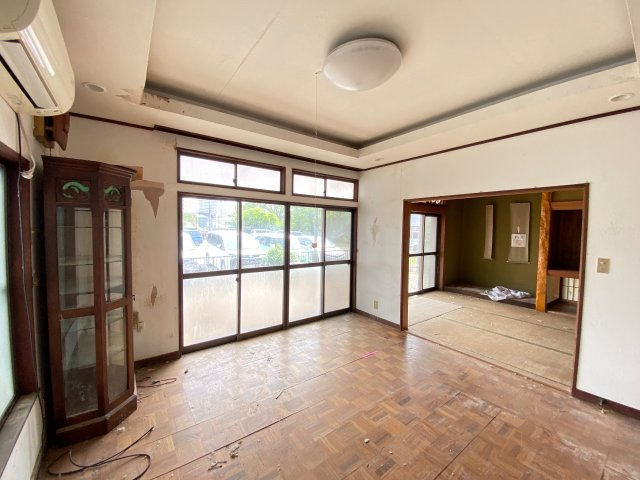 【5LDK】　土浦市東崎町　中古戸建の居間・リビング