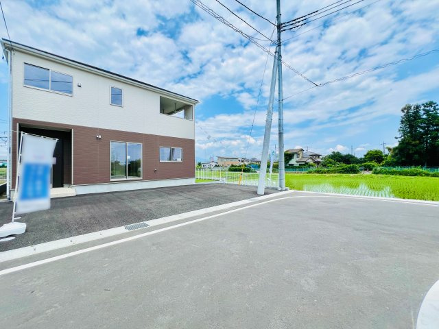 前橋市江田町の前面道路含む現地写真|間口も広く駐車が苦手な方にもおススメ♪