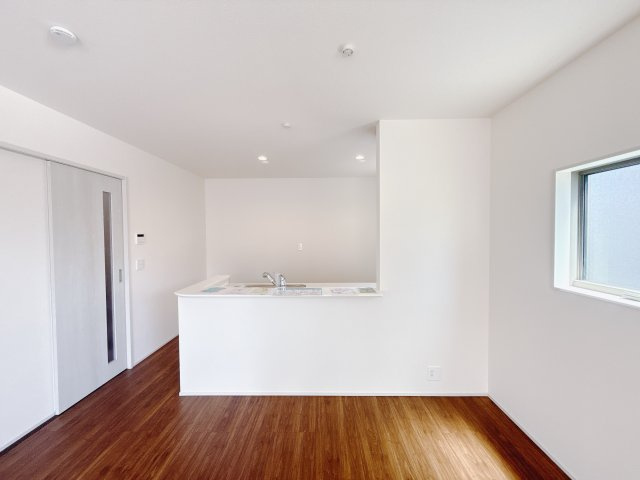 【新築戸建】藤岡本郷第6 のダイニング|■ダイニング（1号棟）｜忙しい朝でも、ご家族そろって食事をしていただける、ゆとりあるダイニングスペース。テーブルで囲む素敵な時間です( ＾＾ )