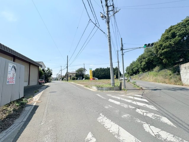 川越市下広谷　建築条件なし　売地東武東上線『鶴ヶ島駅』徒歩30分　【広谷小学区】の前面道路含む現地写真