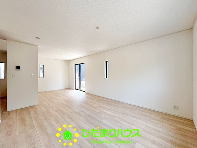 久喜市吉羽第8　新築一戸建て　03　クレイドルガーデンの居間・リビング|大きなテレビを置いて家族だんらんお過ごし下さい。