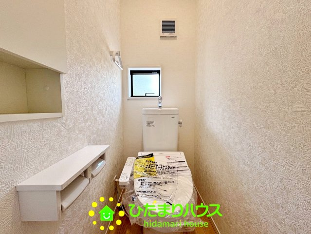 久喜市吉羽第8　新築一戸建て　03　クレイドルガーデンのトイレ|温水洗浄便座が完備されています。