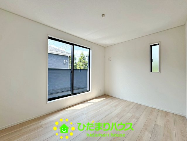 久喜市吉羽第8　新築一戸建て　03　クレイドルガーデンの寝室|大きなベッドやデスクを置いても余裕の広さがあります。