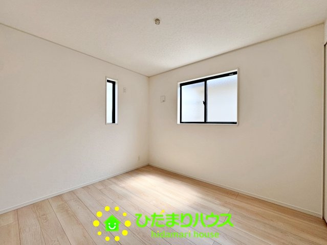 久喜市吉羽第8　新築一戸建て　03　クレイドルガーデンの洋室|明るい2面彩光のお部屋です。