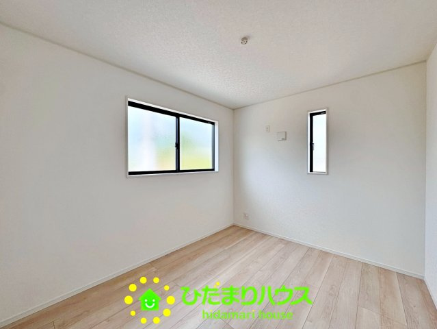 久喜市吉羽第8　新築一戸建て　03　クレイドルガーデンの子供部屋|小窓が付いたこちらのお部屋はお子様にどうぞ。