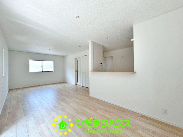 久喜市吉羽第8　新築一戸建て　03　クレイドルガーデンの居間・リビング|広々としたリビングで家族だんらんお過ごし下さい。