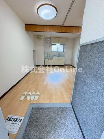 ピースハイツ長堂B棟の玄関