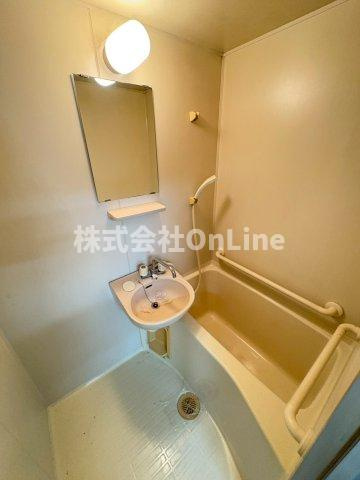 ピースハイツ長堂B棟の浴室