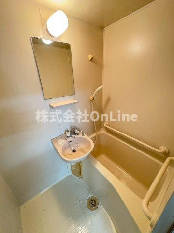 ピースハイツ長堂B棟の浴室