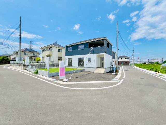 前橋市江田町の前面道路含む現地写真|間口も広く駐車が苦手な方にもおススメ♪