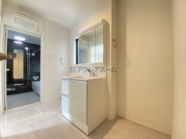 入間市扇台2丁目・全1棟　新築一戸建　～WIC付き～の独立洗面台