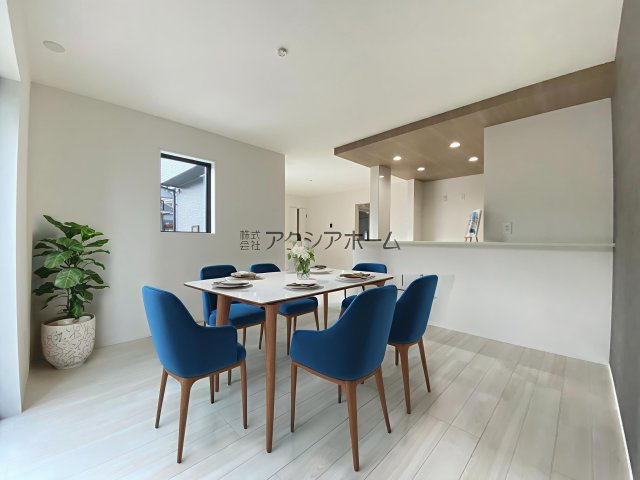 入間市扇台2丁目・全1棟　新築一戸建　～WIC付き～の居間・リビング|LDK18.2帖（家具はCG画像での表示になります）