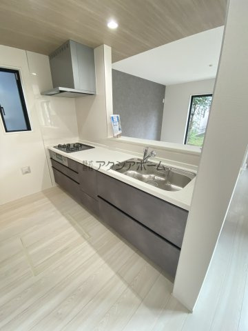 入間市扇台2丁目・全1棟　新築一戸建　～WIC付き～のキッチン|リビングが見渡せる対面式キッチン