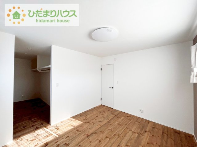 日立市東多賀町3丁目　新築戸建の寝室|広めの主寝室は、ベッドの他にもパソコンデスクやドレッサーなども置けちゃいます(*^-^*)