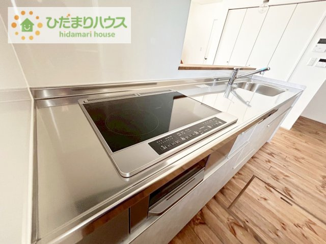 日立市東多賀町3丁目　新築戸建のキッチン|IHなので、コンロ掃除も楽々できちゃいます♪