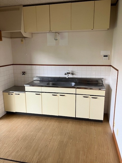 長船町服部店舗付き住居のキッチン