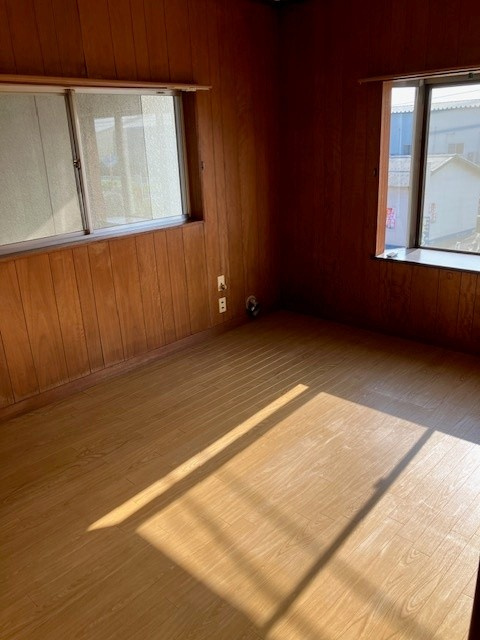 長船町服部店舗付き住居の洋室