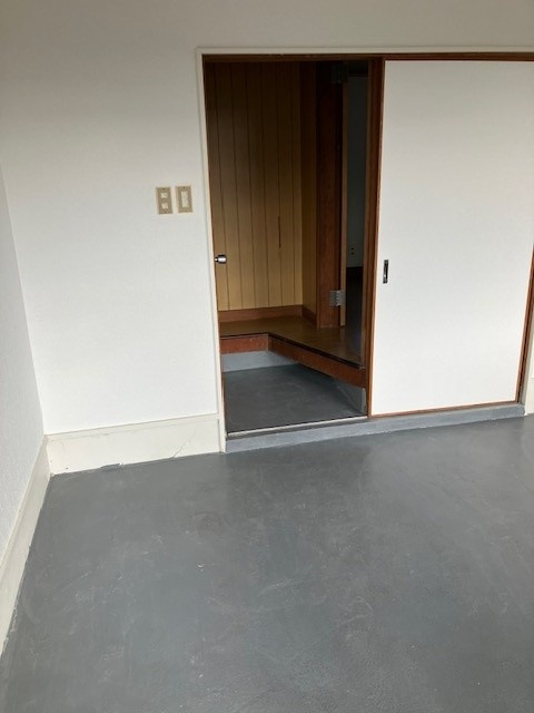 長船町服部店舗付き住居の内装