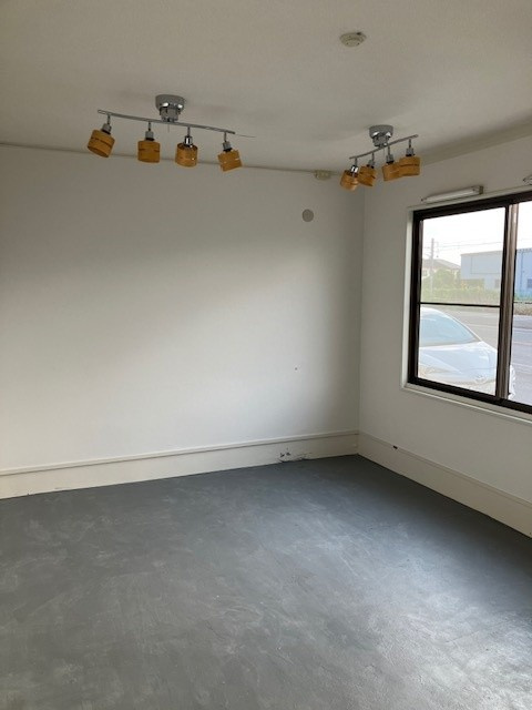 長船町服部店舗付き住居の内装