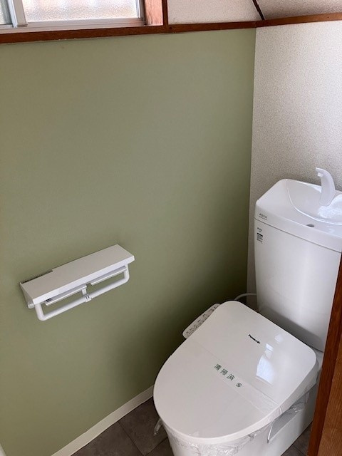 長船町服部店舗付き住居のトイレ