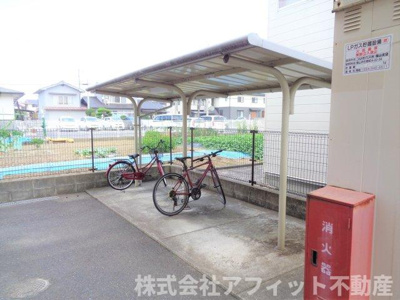 【その他共用部分】 | フォブール十三軒屋 | 屋根付き駐輪場