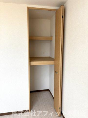 【収納】 | フォブール十三軒屋 | 洋室6.2帖のクローゼット