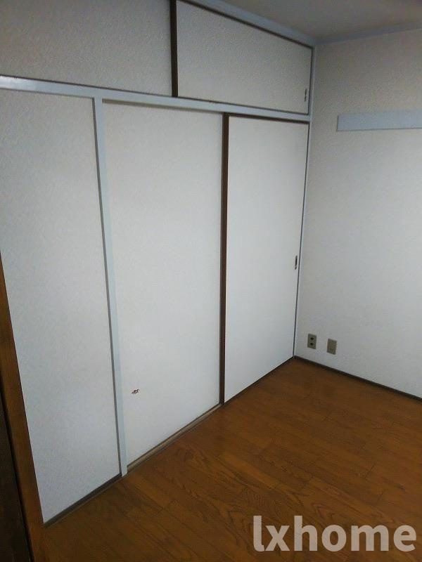 上穂積住宅1棟303号室の寝室|開放的な寝室です