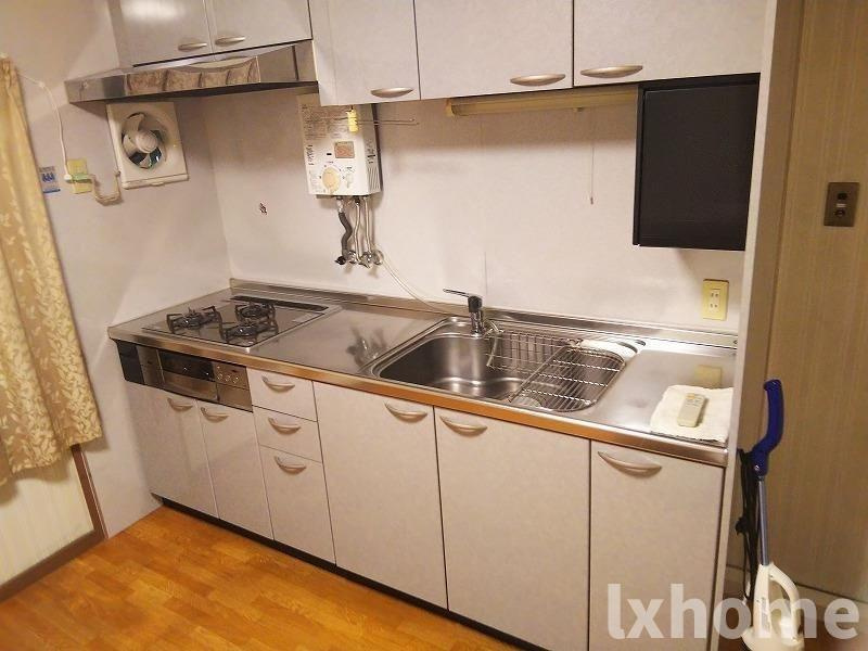 上穂積住宅1棟303号室のキッチン|コンパクトなキッチンで掃除もラクラク