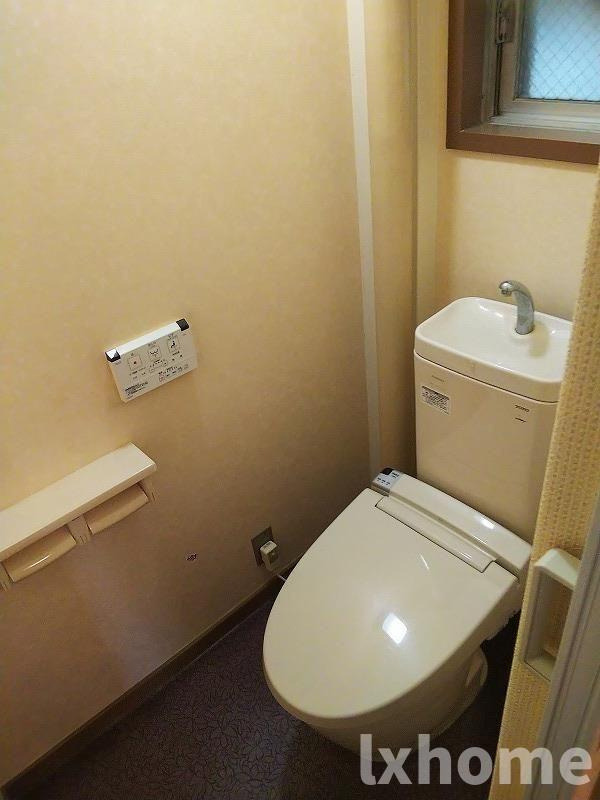 上穂積住宅1棟303号室のトイレ|清潔感のあるトイレです
