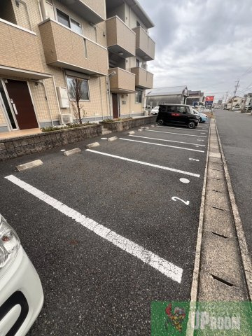 ロワジールの駐車場
