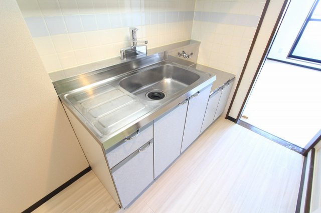 メルヴェーユ小幡Ⅱのキッチン|ガスコンロ設置可。