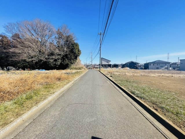 敷地面積１０４坪　売地　川越市小堤の前面道路含む現地写真