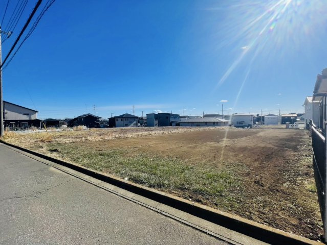 敷地面積１０４坪　売地　川越市小堤の前面道路含む現地写真