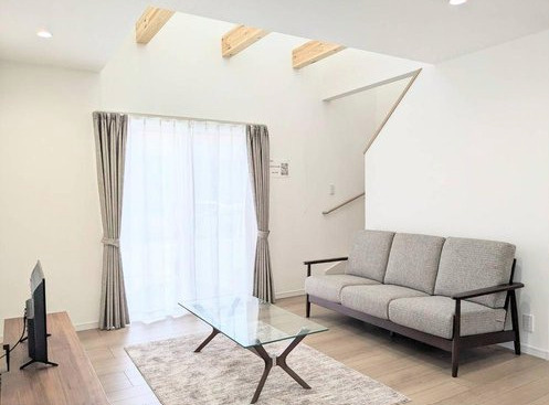 本郷2丁目　中古戸建（新築未入居）の居間・リビング