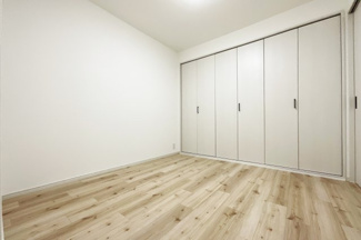 【洋室】 | ハイツ西宇治　7号棟 | 【洋室4.5帖】ワイドクローゼットが設けられており、しっかりと収納ができるのでお部屋を広くご使用できます。